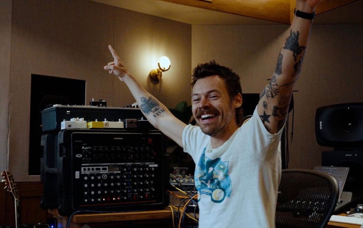 Harry Styles via instagram (@harrystyles) finishing his new album!